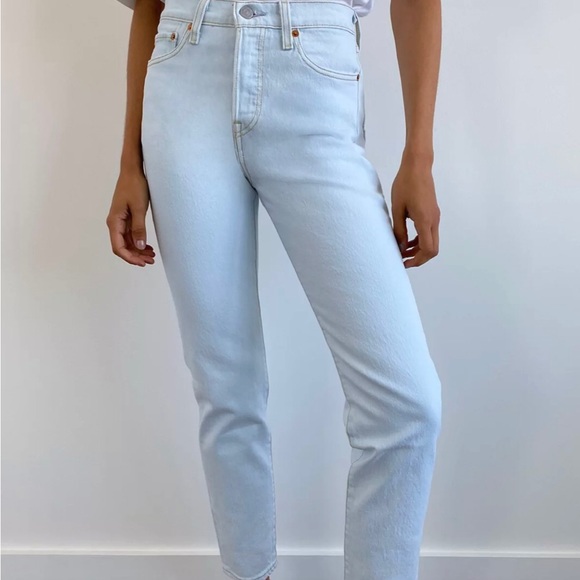 Levi’s light wash wedgie jeans!! - Picture 2 of 7